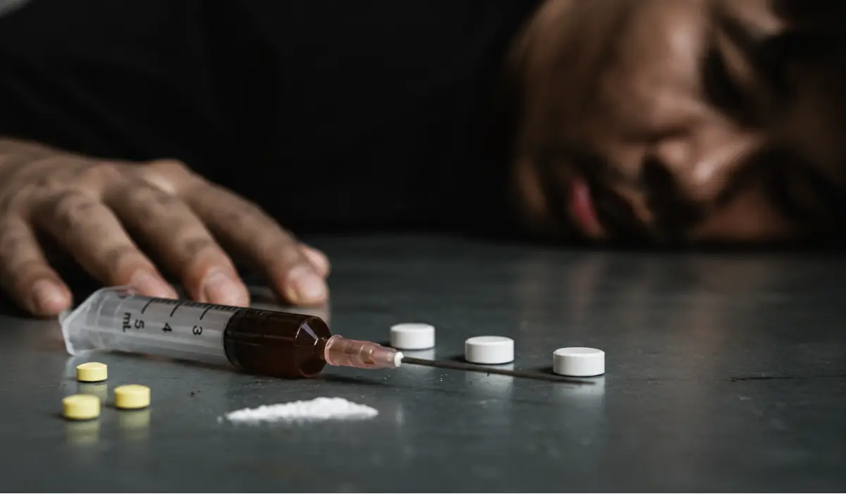 signs of opioid addiction