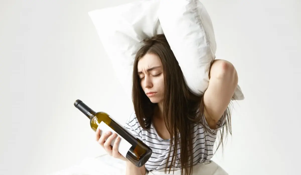why does alcohol make insomnia worse